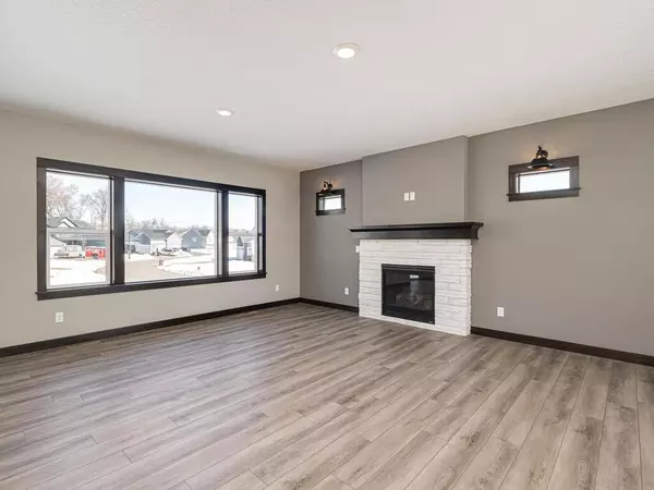 Oak Grove, MN 55011,823 206th AVE NW