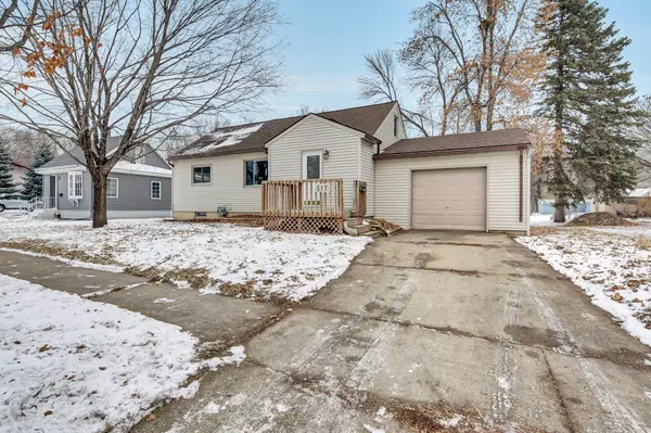 517 E 1st ST, Litchfield, MN 55355