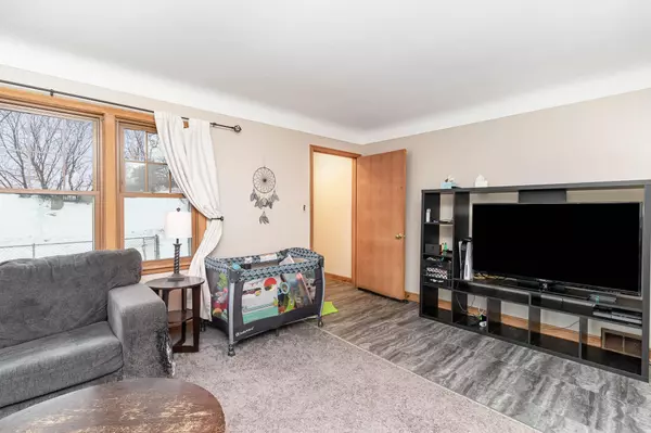 Saint Paul, MN 55130,1324 Searle ST