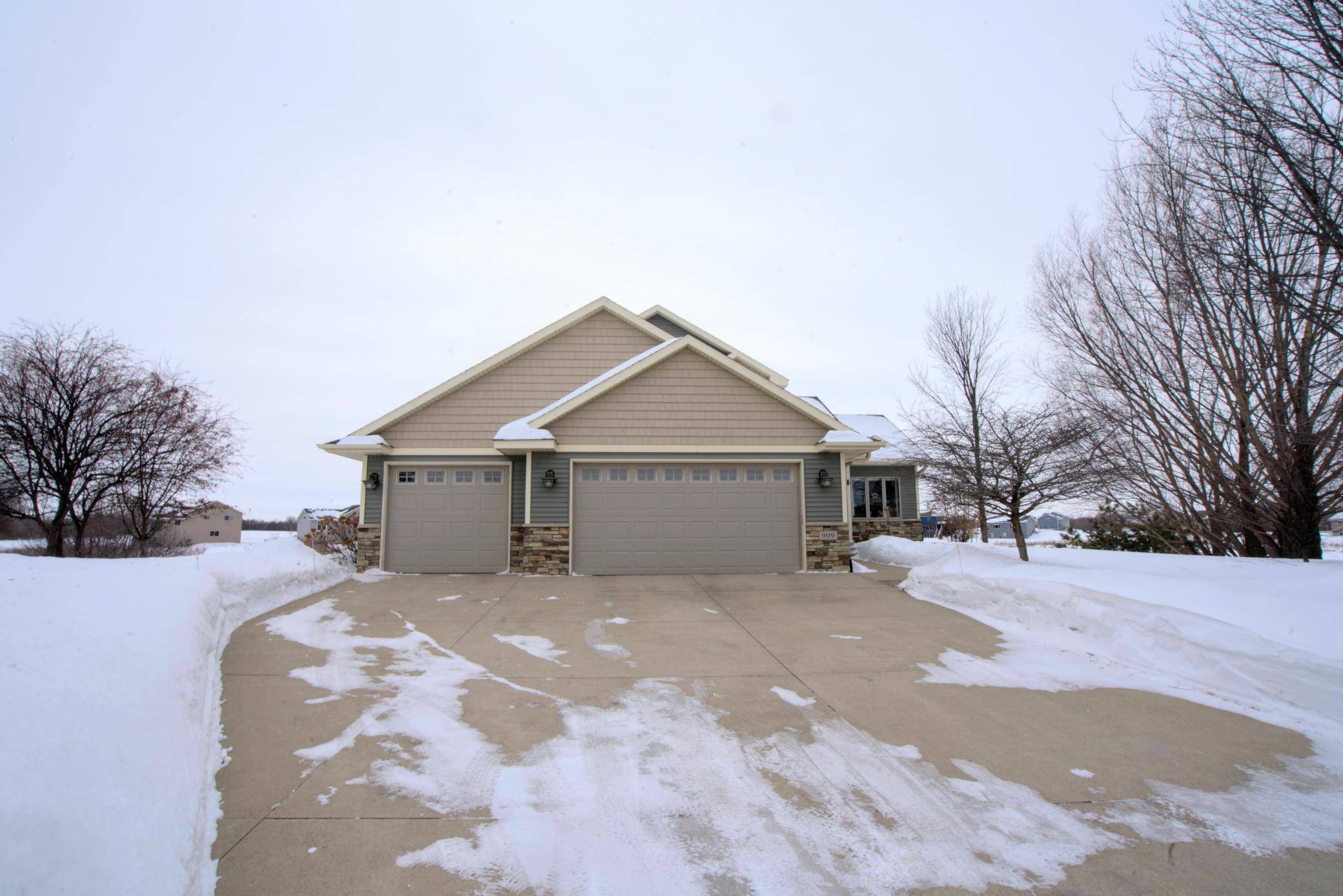 909 Wyatt CIR, Montrose, MN 55363