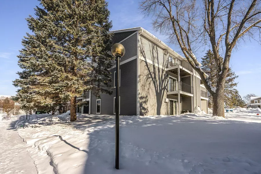 7675 142nd ST W #313, Apple Valley, MN 55124