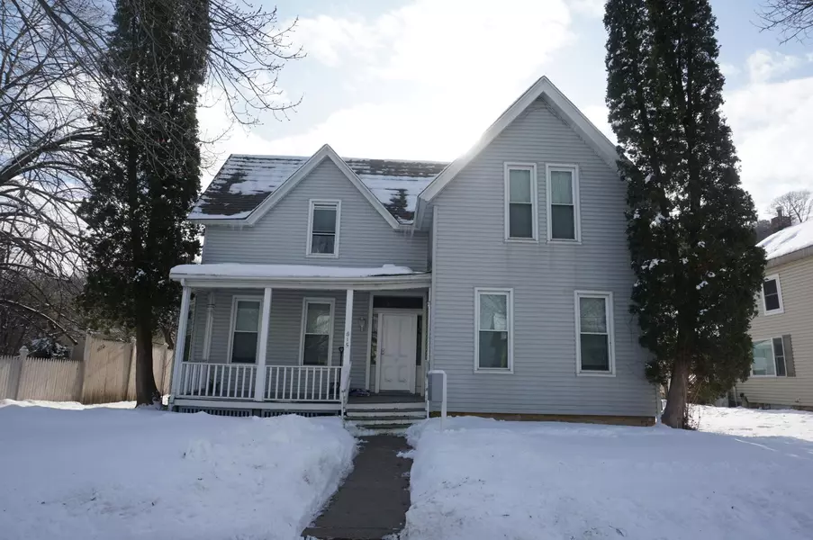 815 W 4th ST, Red Wing, MN 55066