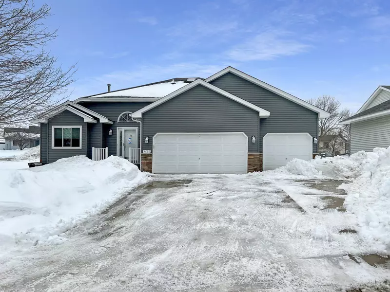 4456 Helena WAY N, Oakdale, MN 55128