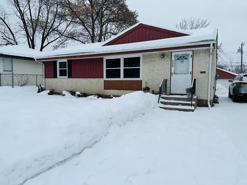 2250 Tilsen AVE E, Saint Paul, MN 55119