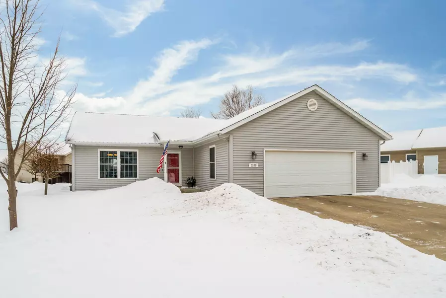 2209 Fairbanks DR, North Mankato, MN 56003