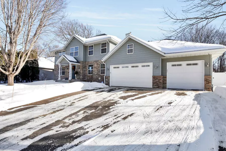 2112 Mill Pond DR, Saint Cloud, MN 56303