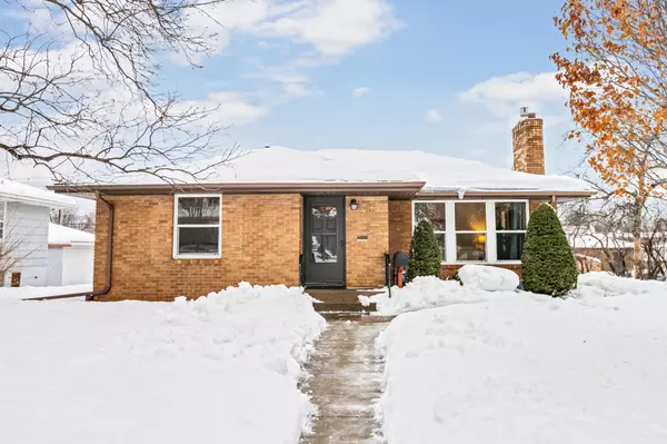West Saint Paul, MN 55118,909 Manomin AVE