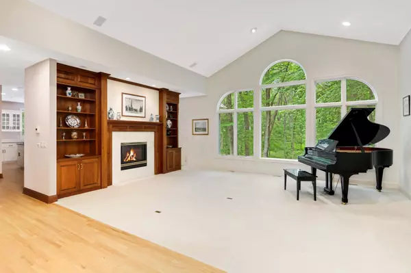 Dellwood, MN 55110,352 Quail RD