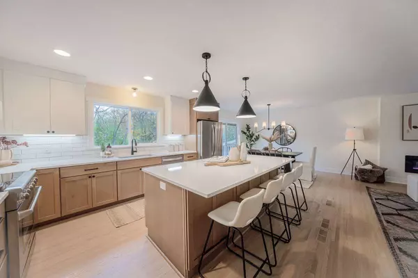 Eden Prairie, MN 55346,6902 Kingston DR