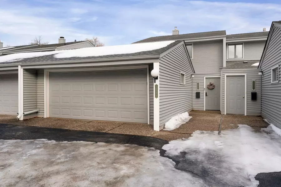 2646 Mackubin ST, Roseville, MN 55113