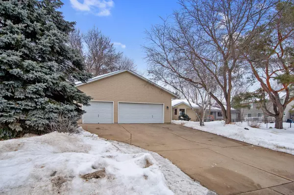 Vadnais Heights, MN 55127,425 Bear AVE S