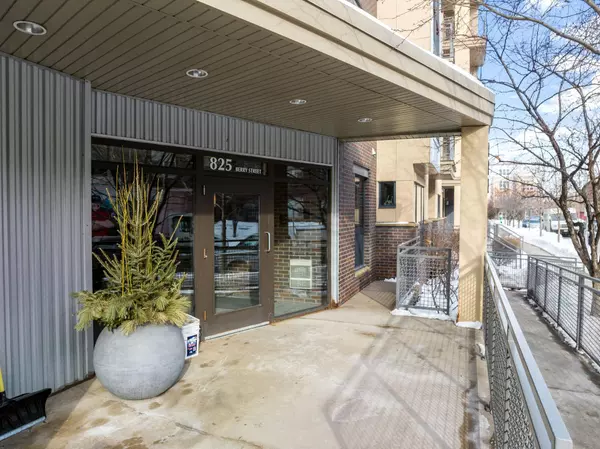 Saint Paul, MN 55114,825 Berry ST #113