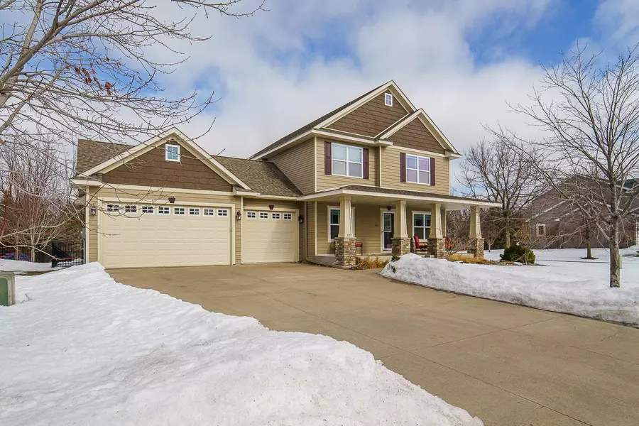 2127 Vermillion Curve, Woodbury, MN 55129