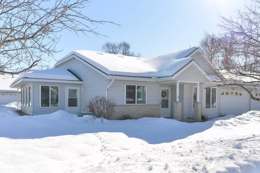 661 Belland AVE, Vadnais Heights, MN 55127