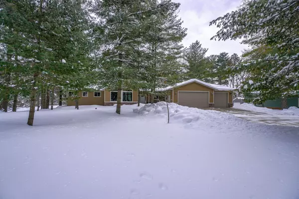 1401 Hilltop RDG, Houlton, WI 54082