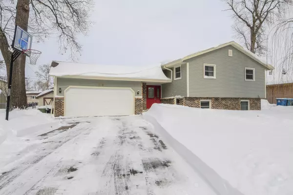 719 S Shore DR, Forest Lake, MN 55025