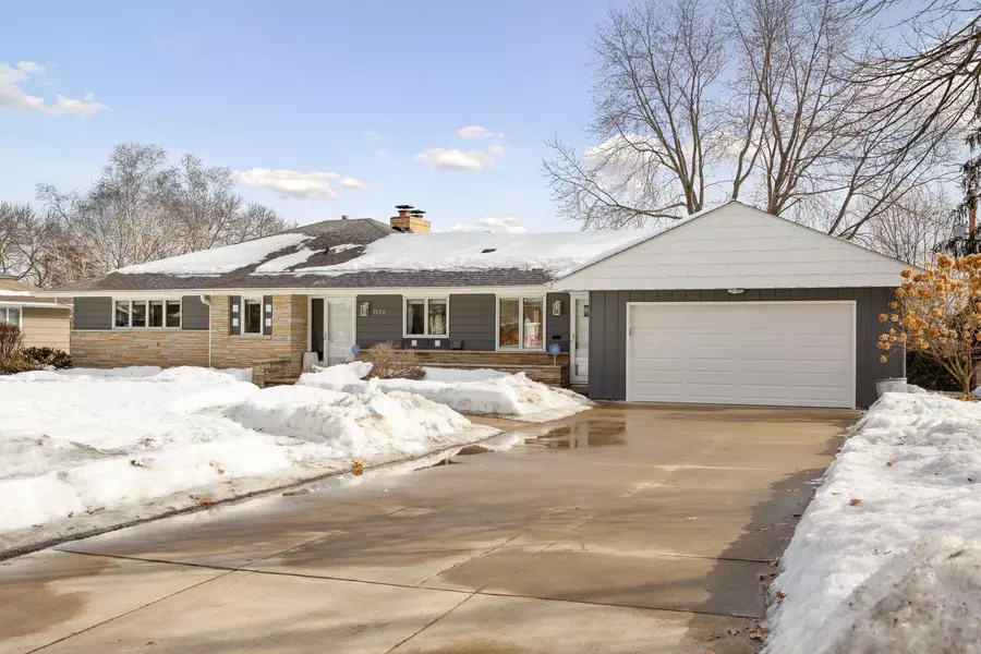 2630 Lee AVE N, Golden Valley, MN 55422