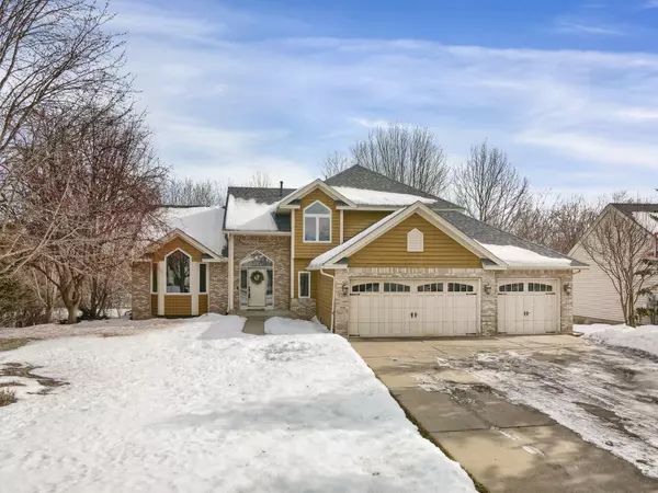 9561 Hillingdon RD, Woodbury, MN 55125