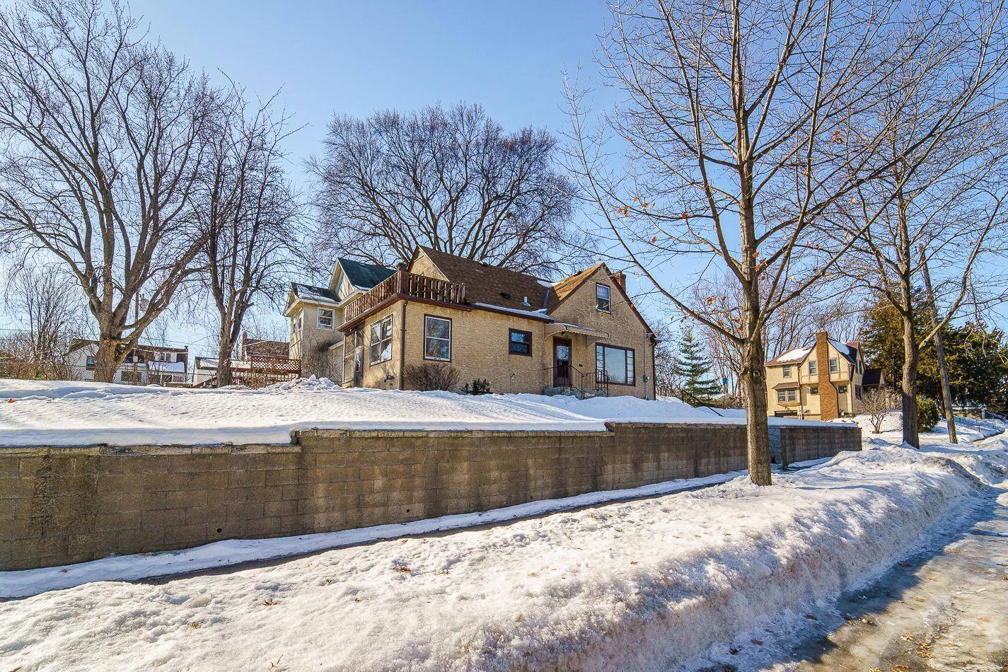 Saint Paul, MN 55107,30 Belvidere ST W