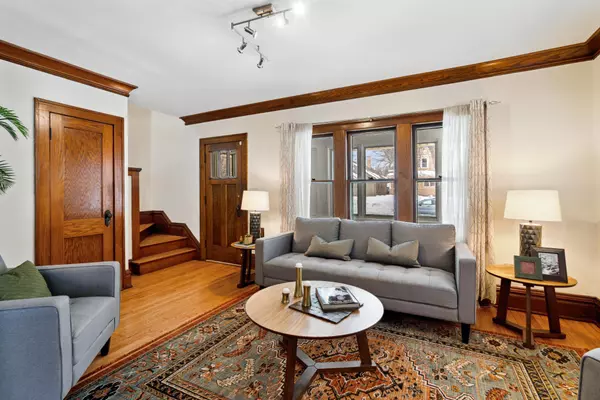 Saint Paul, MN 55104,1214 Charles AVE