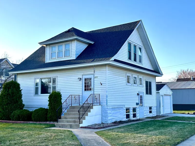 400 NW Bergen ST, Adams, MN 55909