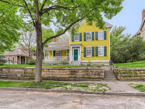 38 Irvine PARK, Saint Paul, MN 55102