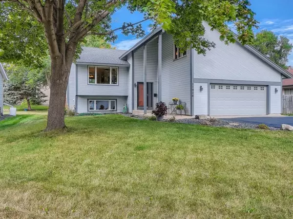 11926 Summerset LN, Burnsville, MN 55337