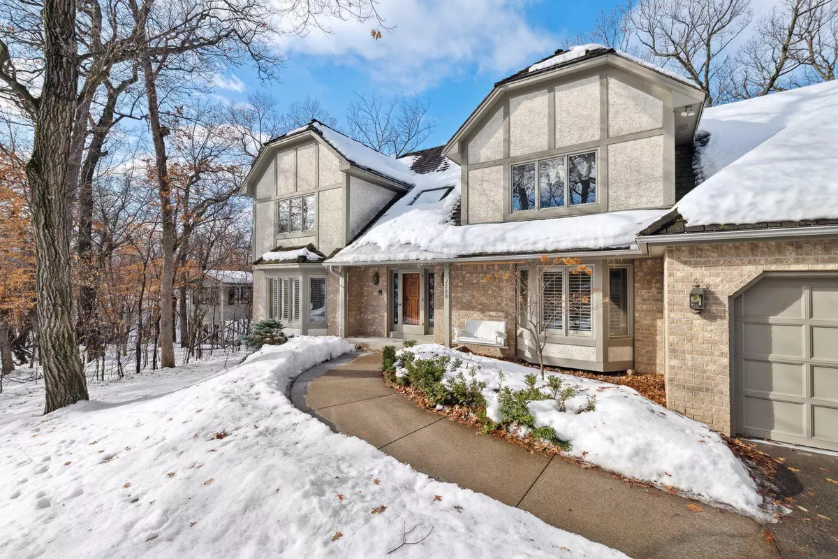 Minnetonka, MN 55305,2200 Essex RD