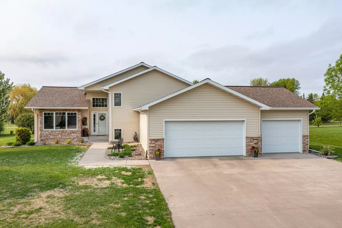 Crookston, MN 56716,520 Spruce LN