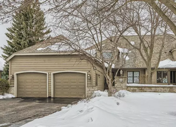 3572 Village CT, Woodbury, MN 55125