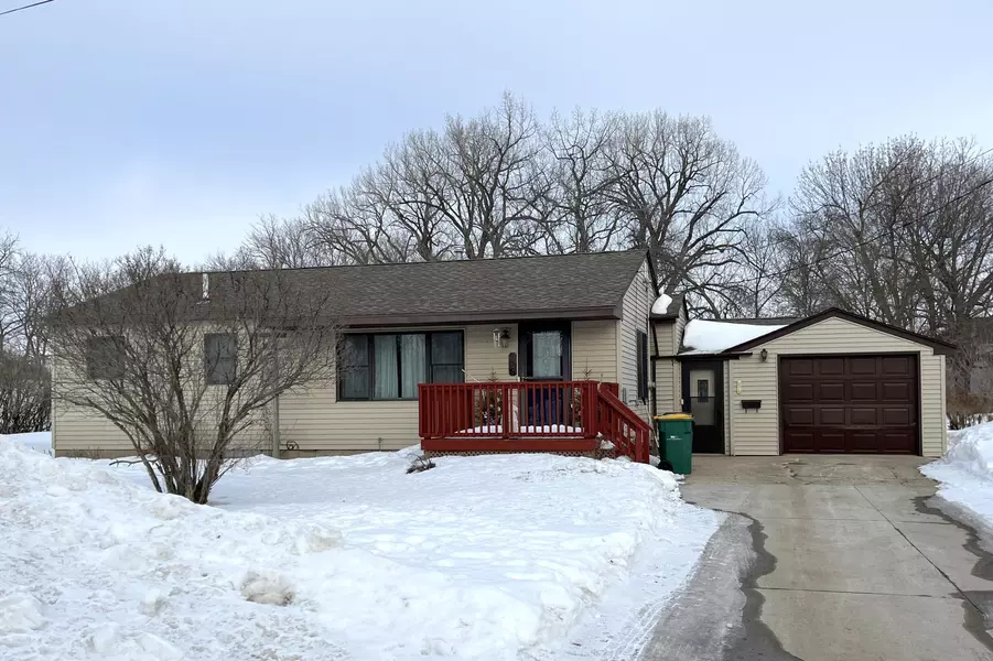 106 Berg ST, Lakefield, MN 56150