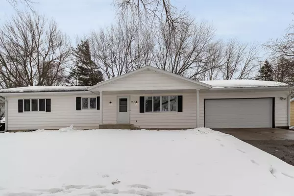 182 Linden RD, Prescott, WI 54021