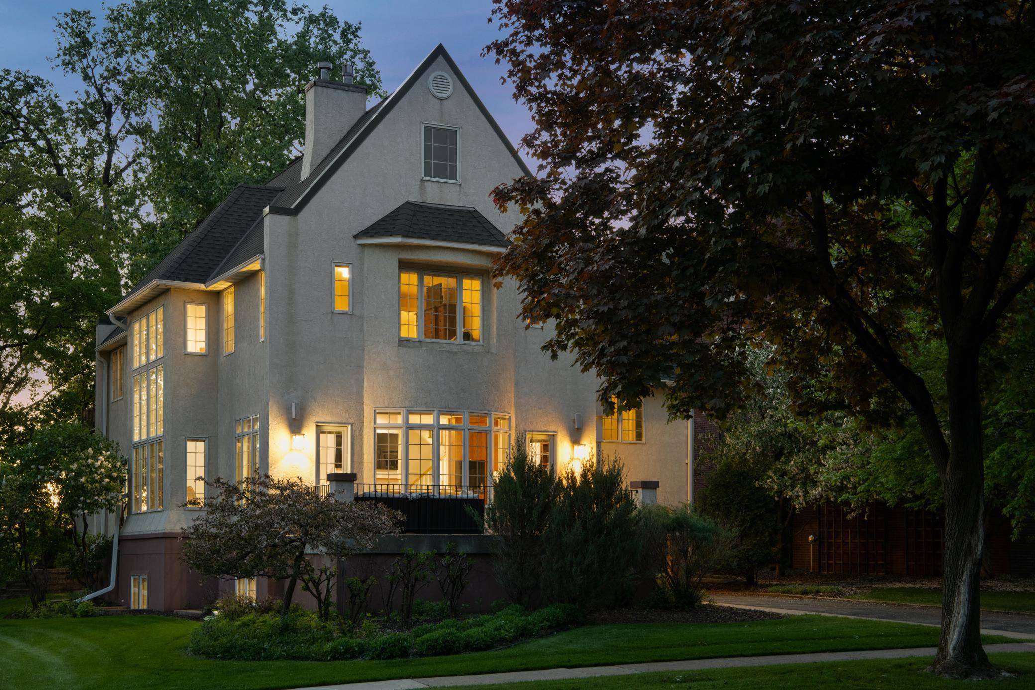 1708 Kenwood Pkwy, Minneapolis, MN 55405