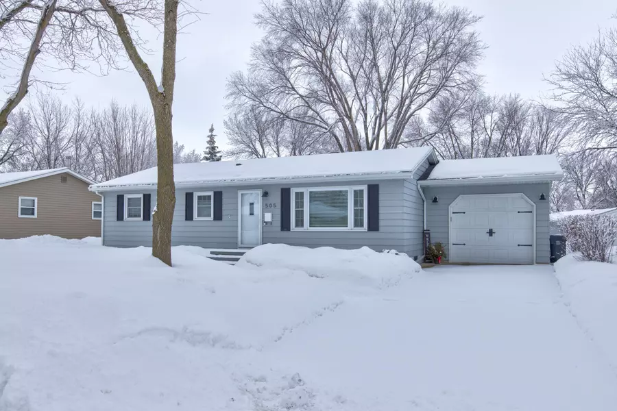 505 Donita AVE, Marshall, MN 56258