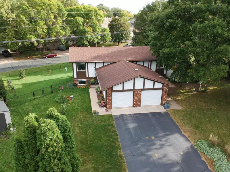 327 High Ridge RD, River Falls, WI 54022