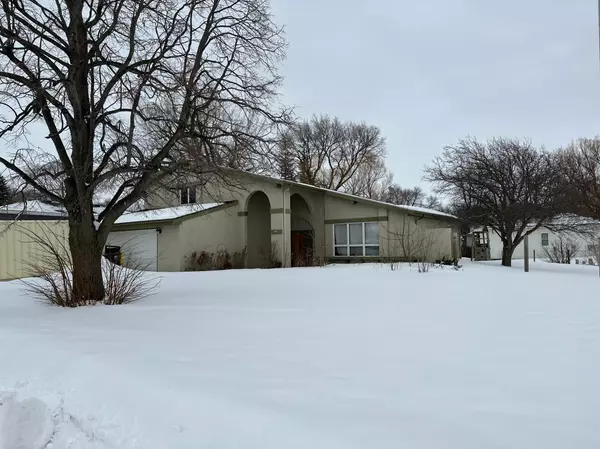 605 Verona AVE, Windom, MN 56101