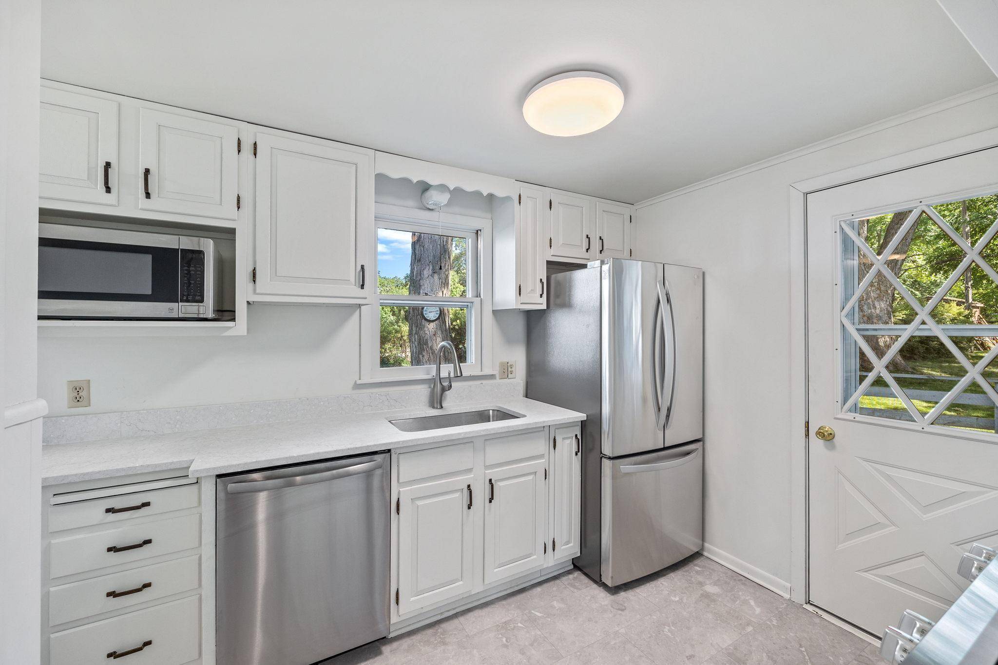 Tonka Bay, MN 55331,40 Lakeview AVE