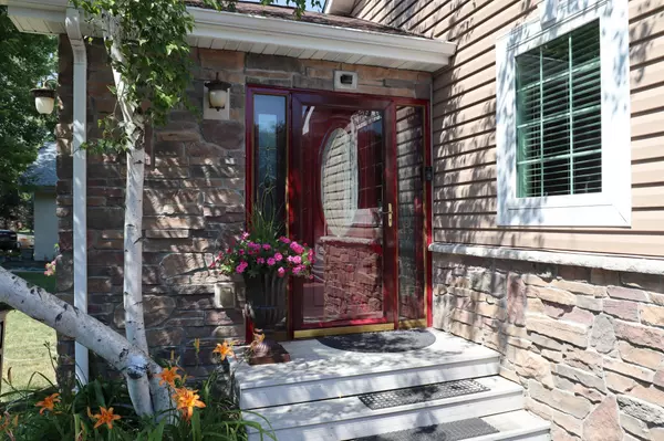 1051 Sumter AVE S,  Golden Valley,  MN 55426