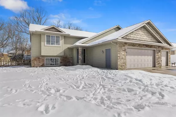 433 Devin LN, River Falls, WI 54022