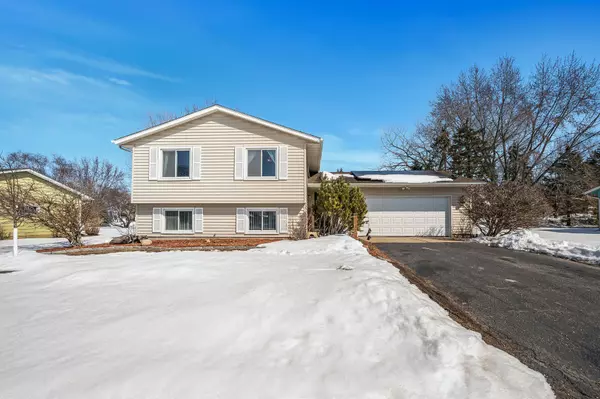15282 Dresden TRL, Apple Valley, MN 55124