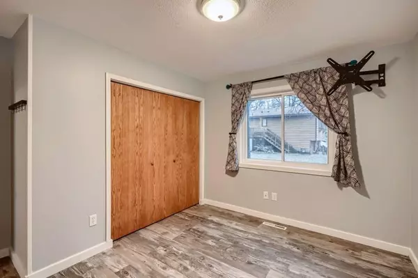 Savage, MN 55372,9390 Country DR