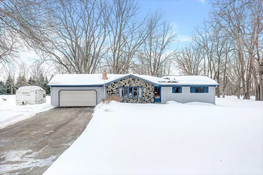 7211 Creekwood LN, Prior Lake, MN 55372