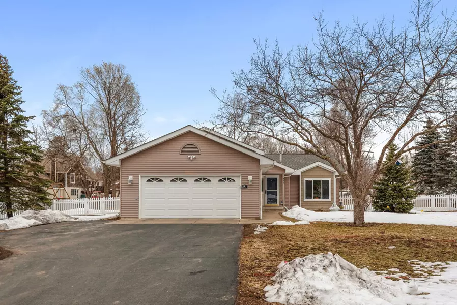 881 Wagon Wheel TRL, Mendota Heights, MN 55120