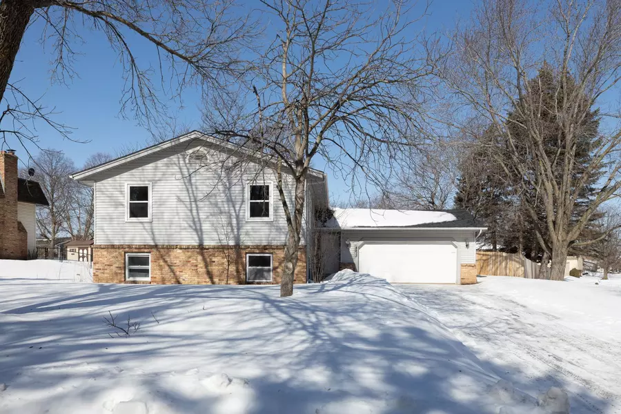 4913 Upper 148th CT, Apple Valley, MN 55124