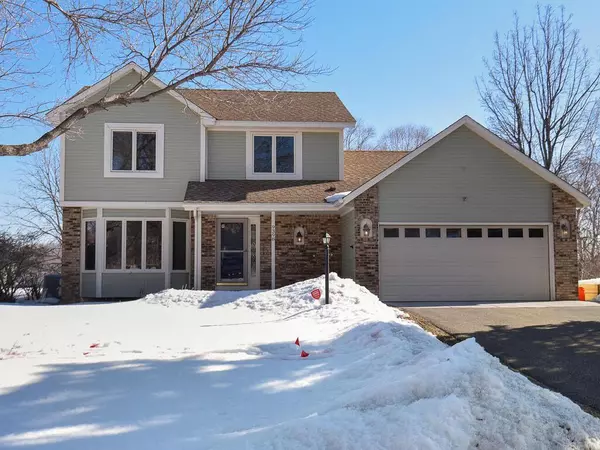 9398 Rosewood LN N, Maple Grove, MN 55369