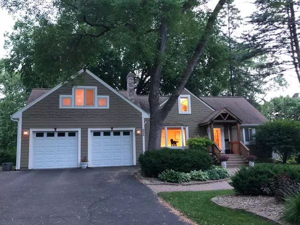 Minnetonka, MN 55305,3628 Farmington RD