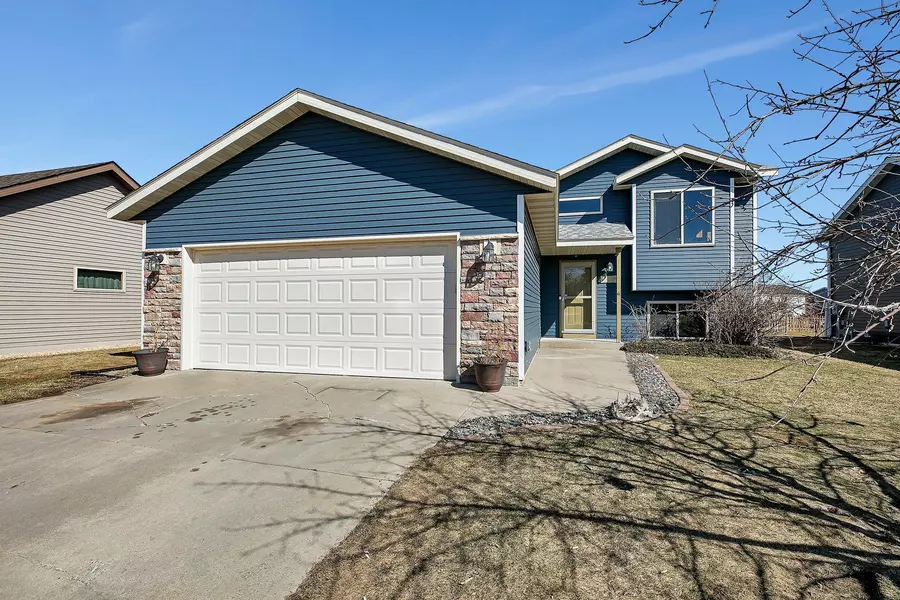 1071 Orchid DR NE, Sauk Rapids, MN 56379