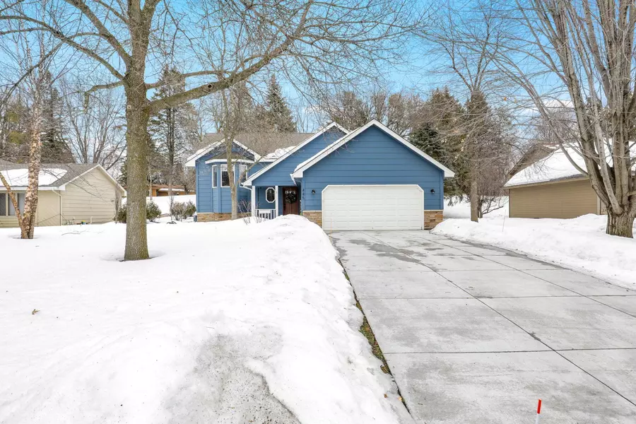 445 Ridge View CIR, Medina, MN 55340