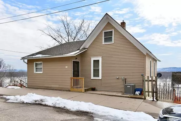 129 S Hill ST,  Fountain City,  WI 54629