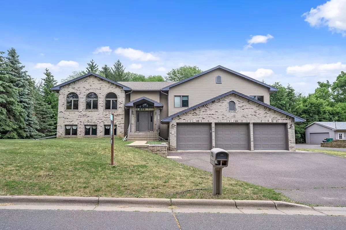 Mahtomedi, MN 55115,670 Griffin CT